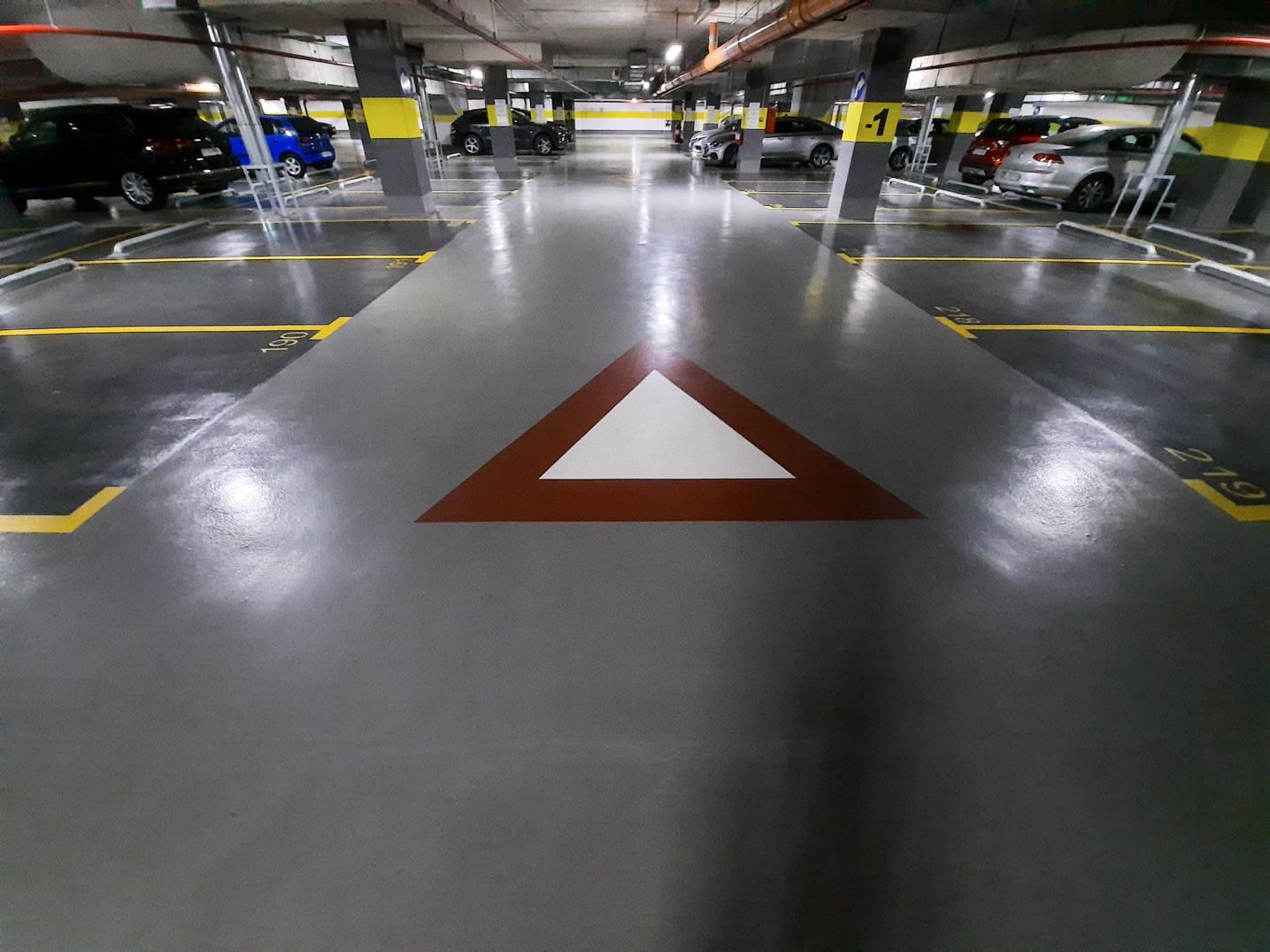 seamless floor for parkings