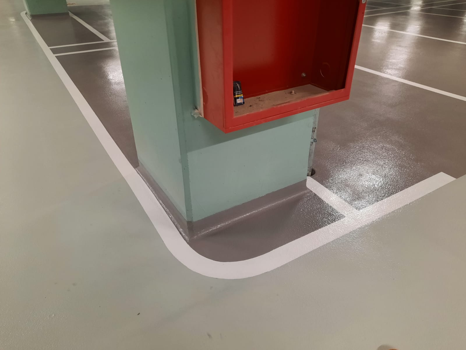 detaliu sistem parcare in cladirea de birouri tandem